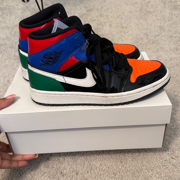 Women’s Air Jordan 1 Mid SE - Picture 9 of 10